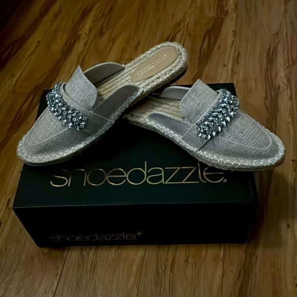 Daphney slip on flats with bling!! - Picture 1 of 3